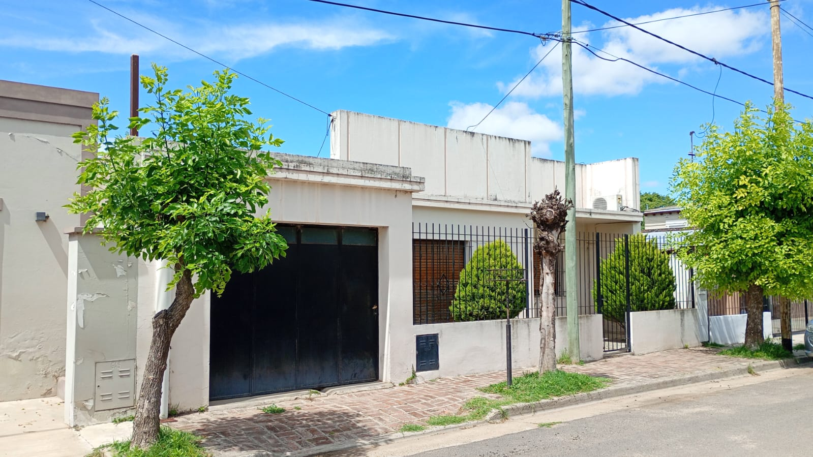 Casa de 3 Dormitorios con Amplio Garage - miniatura 2
